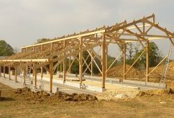 (86) Bergerie Bois avec toit Panneaux Solaires