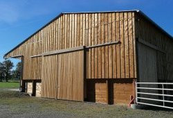 Détail Pignon : Soubassement Bois C4 et Portails Coulissants