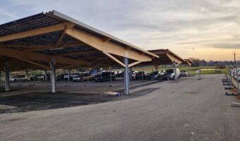 Ombrières solaires multiples de parking