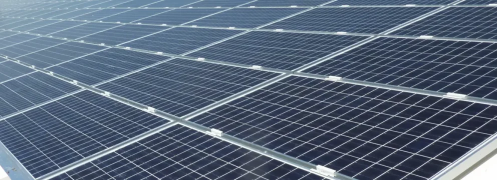 Ombrière de parking solaire