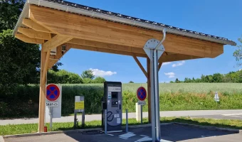 Carport solaire avec borne de chargement - CMBM
